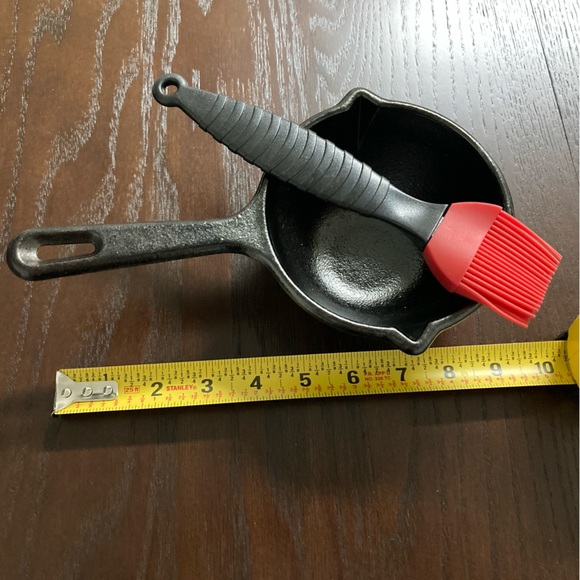 LODGE Cast Iron Basting Pot and Silicone BBQ Brush Basting Set NEW - Picture 1 of 3